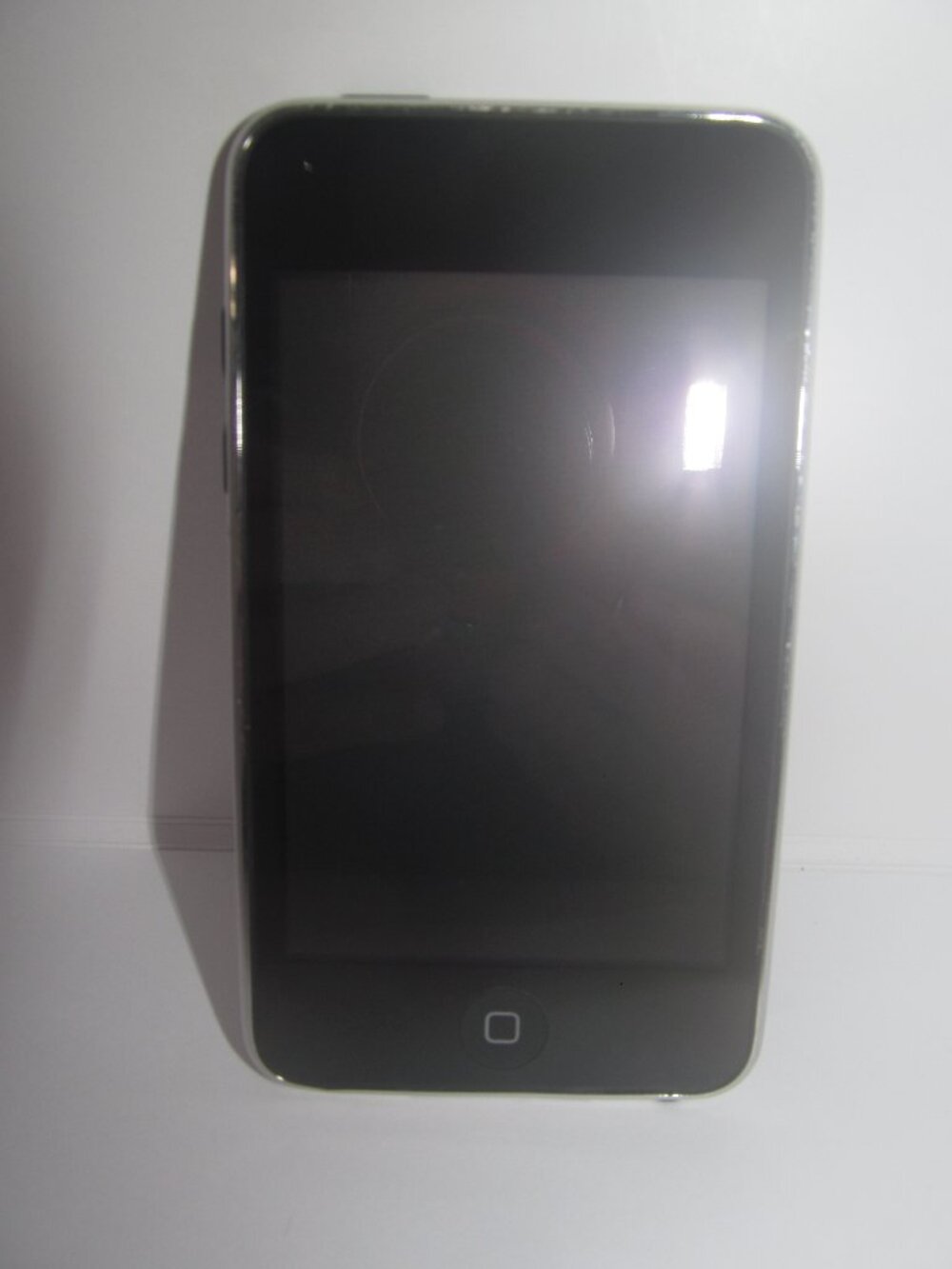 Apple iPod touch 3rd Generation Black (32 GB) UNTESTED AS IS FOR PARTS OR REPAIR